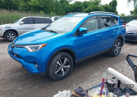 2017 Toyota Rav4 Xle z USA, uszkodzony, nr VIN JTMRFREV0HJ707149